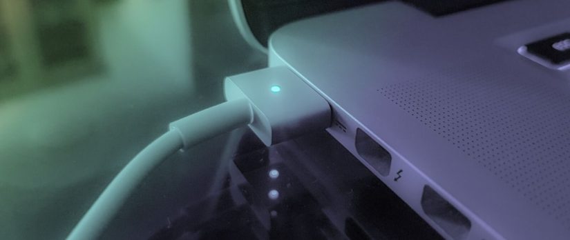 Debemos mantener el portátil conectado siempre o no