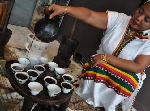 Ethiopian coffee ceremony tradition6 Ceremonia del Café