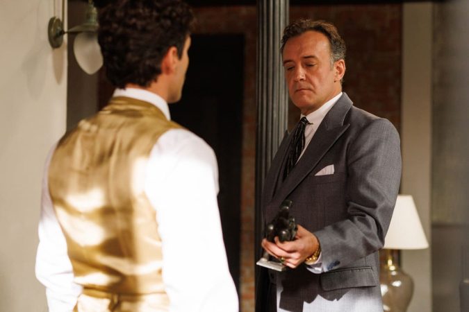 Íñigo, don Jaime y el pisapapeles