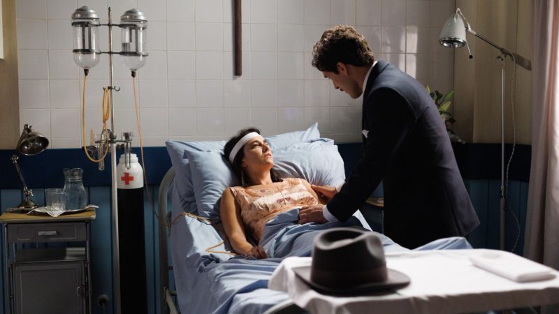 Íñigo visita a Carla en el hospital