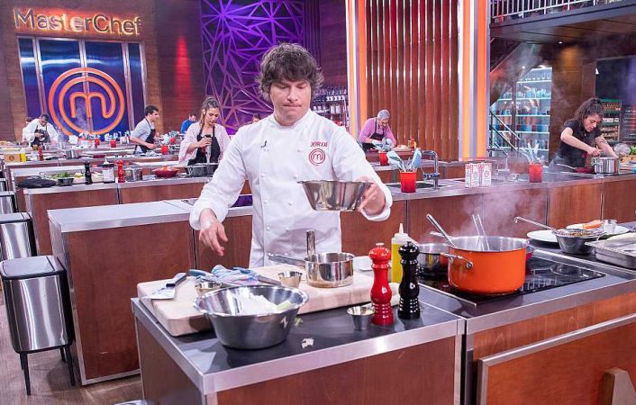 Jordi Cruz en la cocina de MasterChef