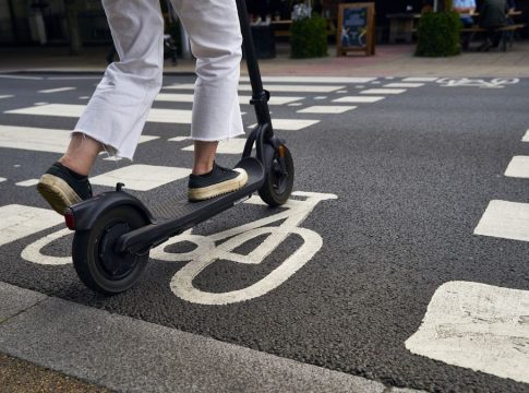 La DGT lanza esta seria advertencia sobre los patinetes eléctricos a partir de 2024 1 DGT-patinetes eléctricos