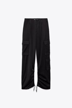 Sumérgete en la serenidad del estilo con los Pantalones Satinados H&M