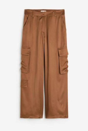 Descubre la calidez del estilo con los Pantalones Satinados H&M