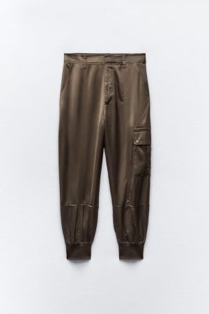 Explora la elegancia moderna con los Pantalones Satinados Zara con Puños