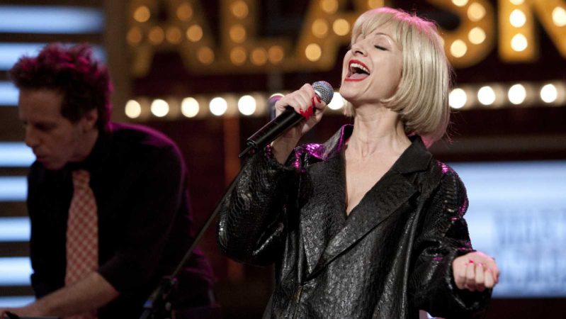 Najwa Nimri vuelve con fuerza con la segunda temporada de esta serie de Netflix 49 Merca2.es Najwa Nimri cantando