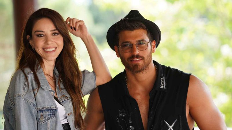 Can Yaman, más guapo que nunca, en su nueva serie turca que puedes disfrutar en Atresplayer 9 Merca2.es Ezgi y Özgür
