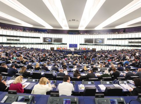 El Parlamento Europeo incluyó a la energía nuclear en la NZIA El Parlamento Europeo incluyó a la energía nuclear en la NZIA