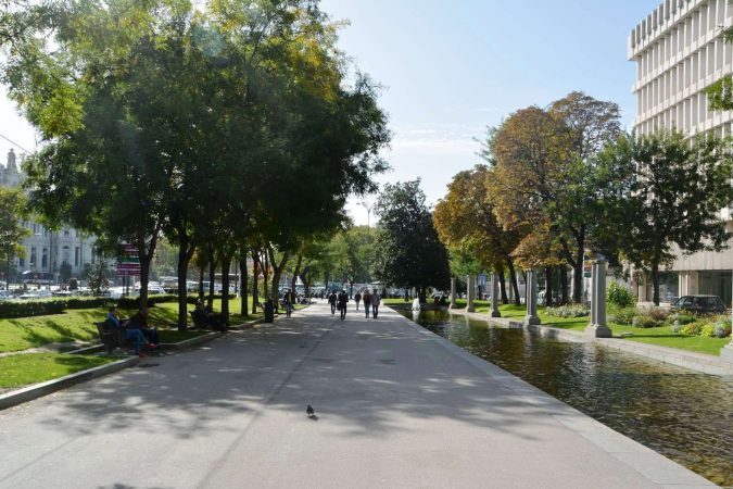 Las calles más lujosas de España: donde el glamour se encuentra con la historia 2 Merca2.es Paseo de Recoletos 22 Merca2.es