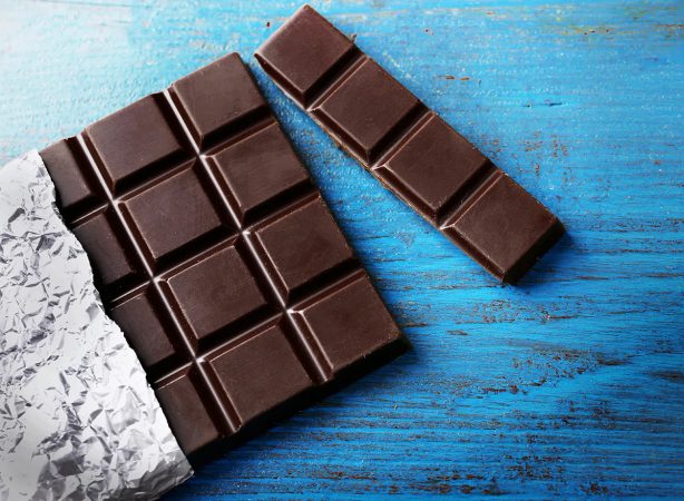 Estos chocolates del súper tienen exceso de metales pesados, ¡toma nota! 50 Merca2.es Tableta de chocolate negro
