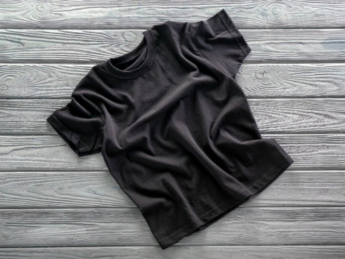 ¿Tienes ropa oscura que ha perdido color con los lavados? Te enseñamos el truco casero para recuperarlo