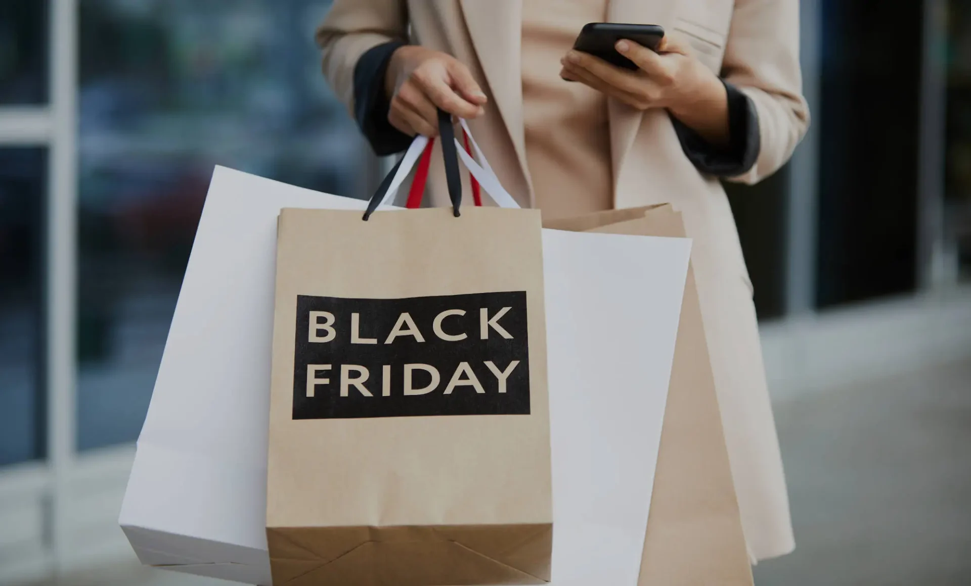 El Black Friday se complica en las tiendas: movilizaciones en Inditex y El Corte Inglés por horarios extenuantes y falta de personal