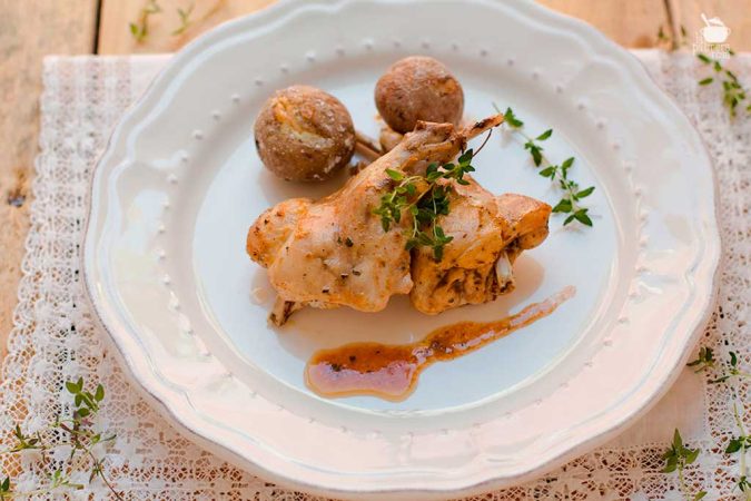 Exótica receta canaria de conejo en salmorejo, un choque de sabores 2 Merca2.es conejo en salmorejo 1 Merca2.es