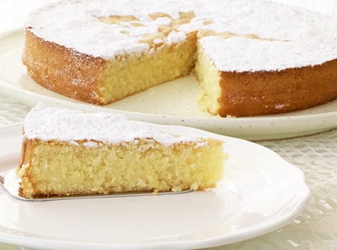 Atrévete con la receta original de tarta de Santiago y estas 2 variaciones creativas del postre Atrévete con la receta original de tarta de Santiago y estas 2 variaciones creativas del postre