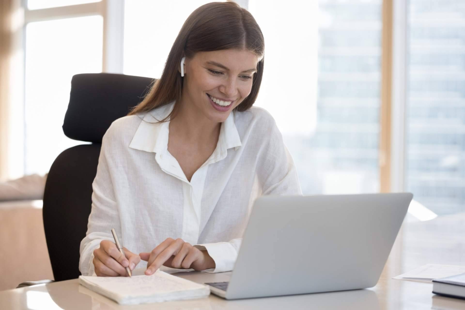 Ayuda Universitaria ayuda a los alumnos con su TFG