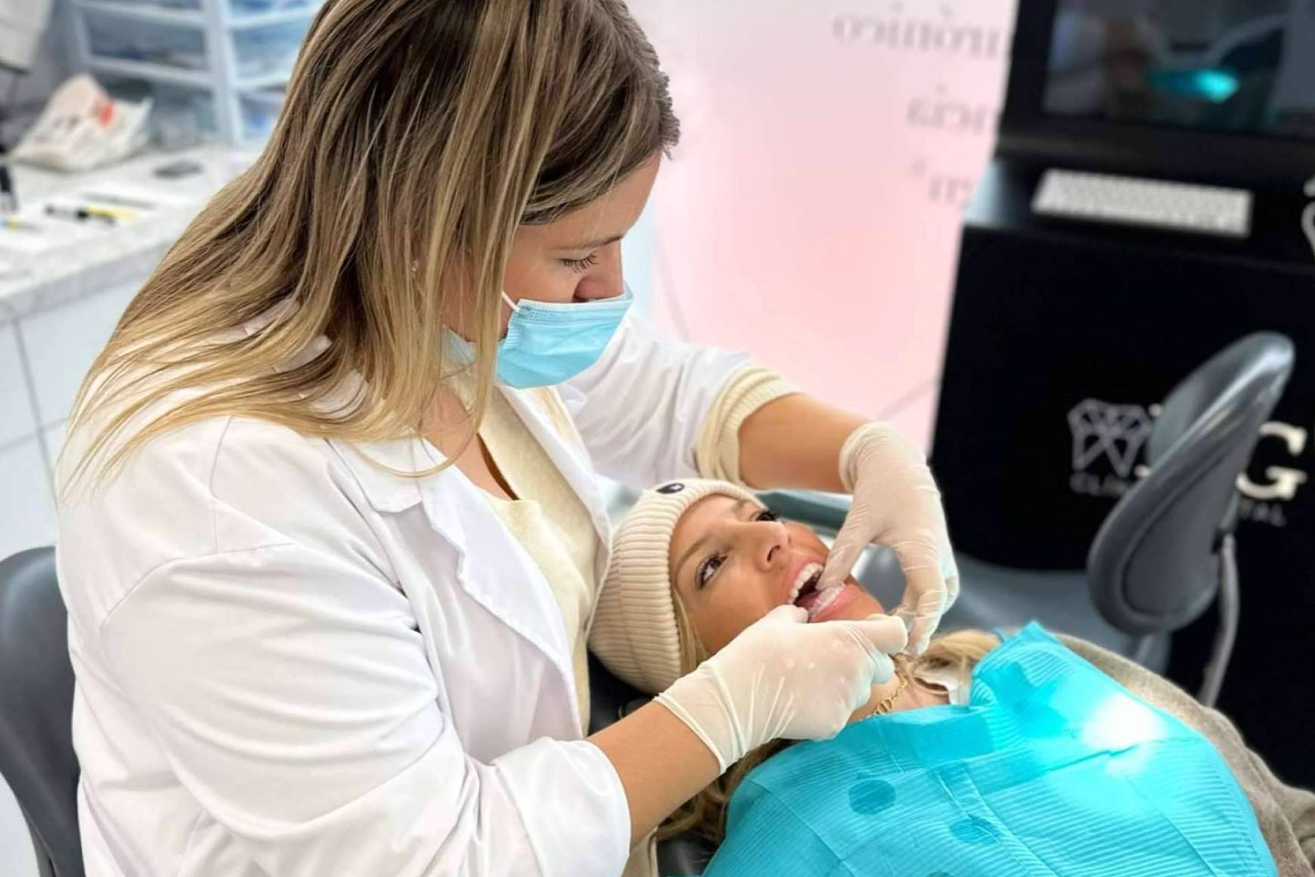 Especialistas en ortodoncia Invisalign, con Clínica MG Dental