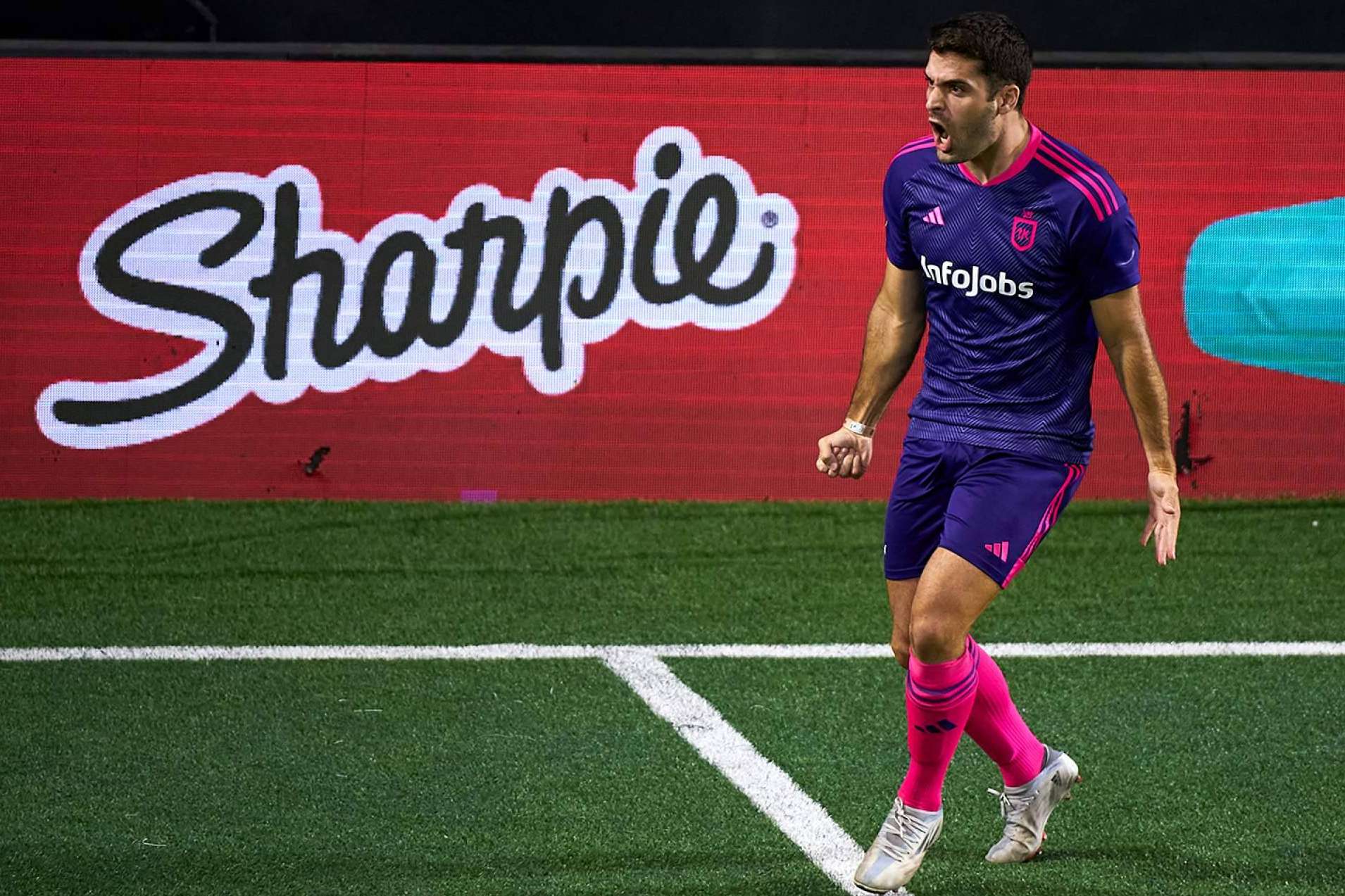 Se pasa a la Kings League Albert Ruiz, el jugador de fútbol becado en EE. UU.