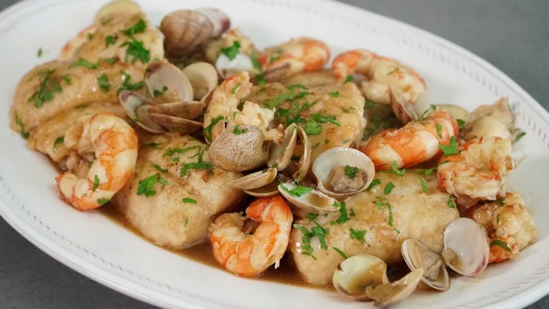 Así cocina Karlos Arguiñano la merluza a la marinera, un plato rico y con fundamento 1 Merca2.es maxresdefault 12 Merca2.es