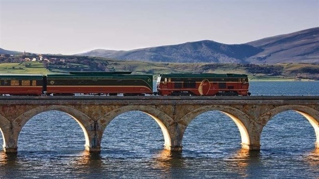 Los trenes turísticos más especiales de España para un viaje de lujo con vistas increíbles