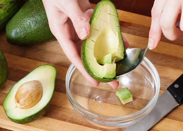 El truco viral para madurar un aguacate en cuestión de minutos 73 Merca2.es trozos Merca2.es