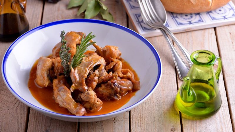 Exótica receta canaria de conejo en salmorejo, un choque de sabores 3 Merca2.es zoom 0947f3875b5951abb64244ba5691bf3b 920 518 Merca2.es