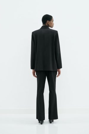 Zara tiene el traje de chaqueta de Paula Echevarría perfecto tanto para ir a la oficina como para las fiestas navideñas 3 Merca2.es 2753341800 2 4 1 Merca2.es