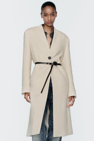 Abrigo con lana y cinturón de piel