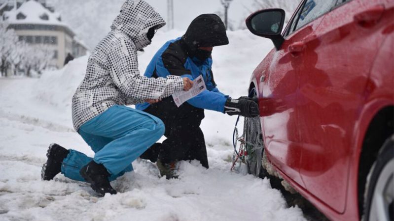 Alucina con las multas más habituales que pone la Guardia Civil en invierno 50 Merca2 ¡Desentrañando los secretos invernales del asfalto español con la Guardia Civil!