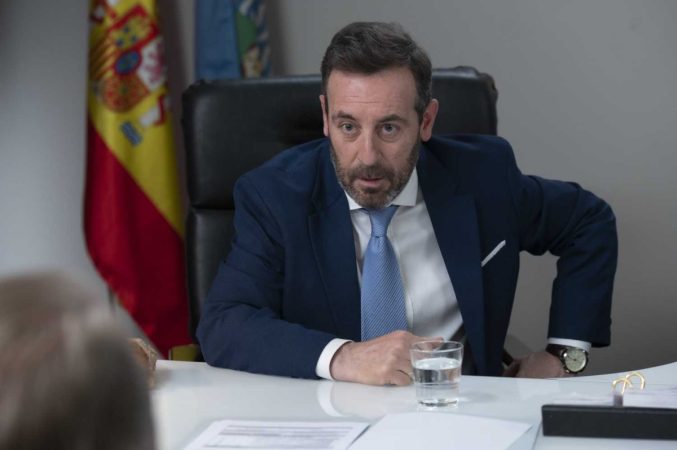 ‘4 estrellas’: conocemos quién conducía el coche que se estrelló en la farmacia 36 Merca2.es Arturo en 4 estrellas 1 Merca2.es