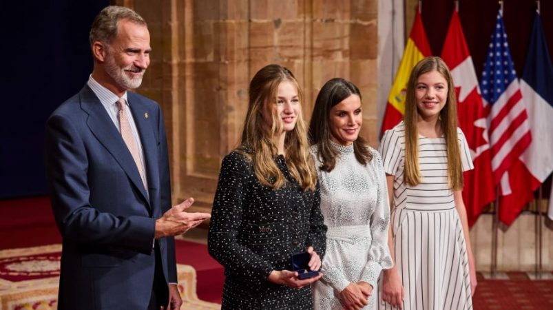 El resto de los parientes en sus respectivas casas