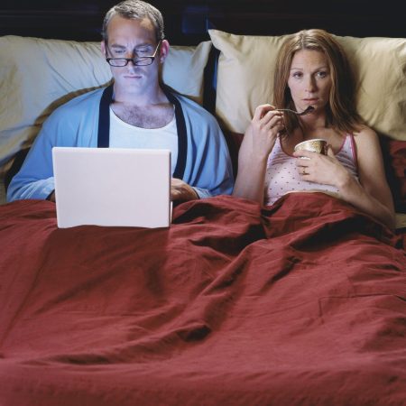 Cada vez hay más gente soltera que casada, según el INE y estos son los motivos 21 Merca2.es ¿Por qué la gente prefiere quedarse soltera que ser casada en España?