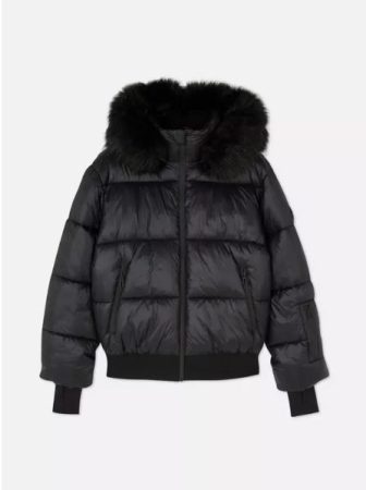 Primark tira la casa por la ventana con este plumas corto y calentito a un precio más que asequible