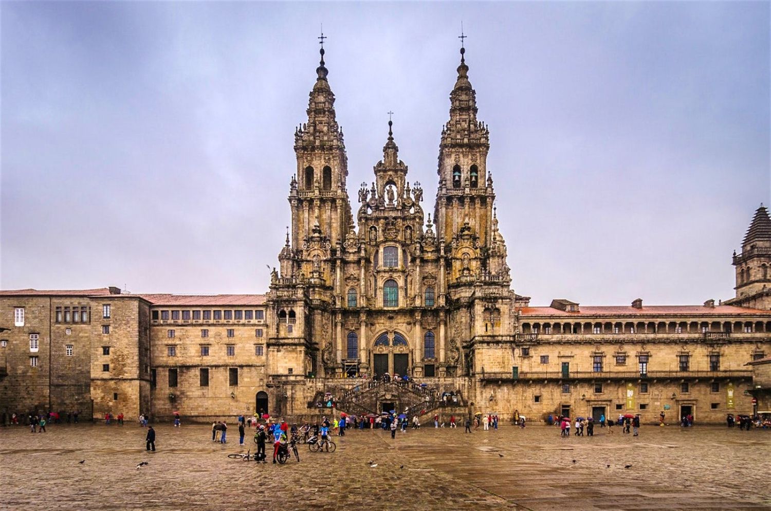 Maravillas escondidas: las 10 obras maestras de la Catedral de Santiago de Compostela 3 Merca2.es LA FACHADA DE LAS PLATERÍAS: UNA JOYA ESCONDIDA