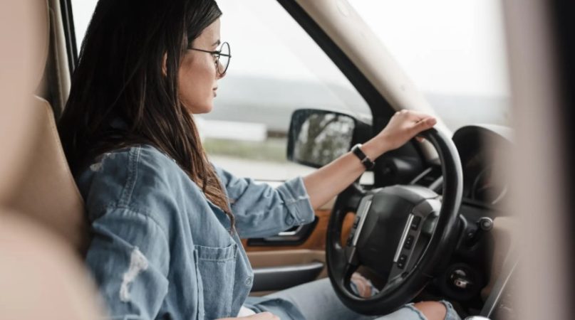 ¿Quieres dejar tus gafas graduadas impolutas y sin rayarlas? Te explicamos cómo 17 Merca2.es Estas son las multas que te puede poner la DGT por no llevar las gafas puestas cuando estas obligado a ello 11 Merca2.es