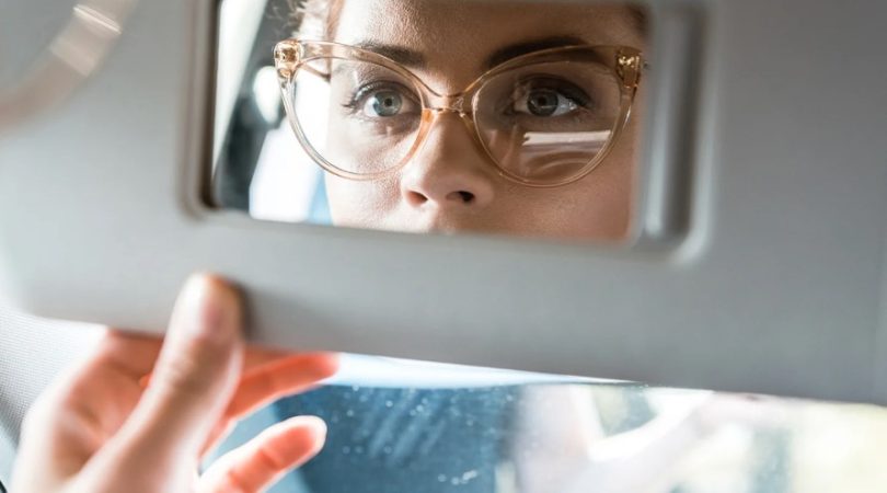 Estas son las multas que te puede poner la DGT por no llevar las gafas puestas cuando estas obligado a ello 3 Merca2.es