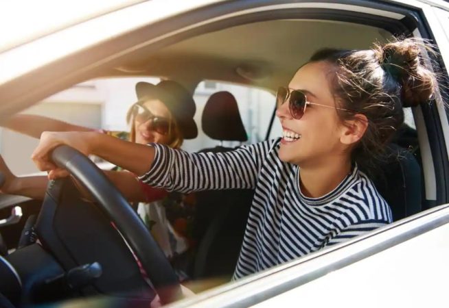 Llevas años haciéndolo sin saberlo: estas gafas de sol te pueden costar 200 € de multa, según la DGT 35 Merca2.es Estas son las multas que te puede poner la DGT por no llevar las gafas puestas cuando estas obligado a ello 4 Merca2.es