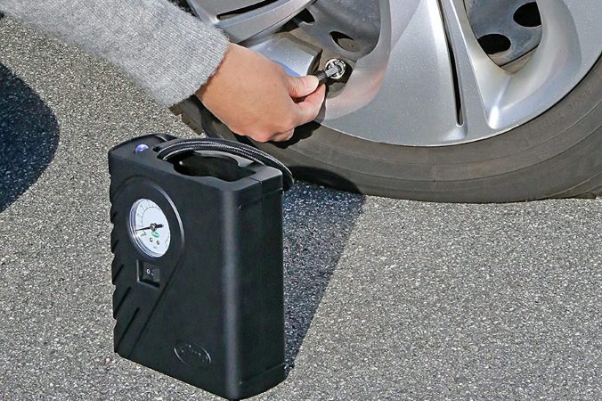 Mini compresor de aire y kit de reparación de pinchazos