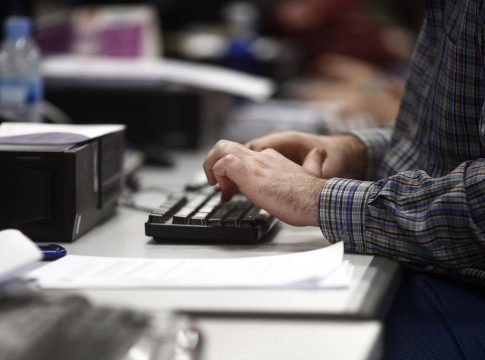 La falta de incremento salarial, principal foco de presión del mercado laboral en 2017, según Hays