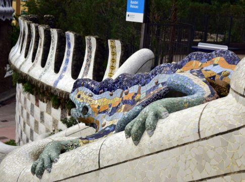 EuropaPress_3274522_vista_fuente_dragon_gaudi_park_guell_ya_permanece_abierto_visitas