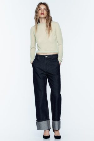 Experimenta la elegancia casual con los Jeans Z1975 Rectos de Tiro Medio Bajo con Vuelta de Zara