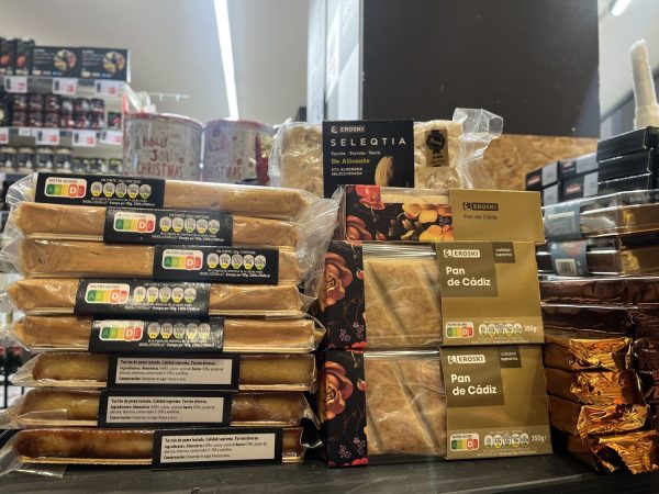 Dia y Eroski combaten los turrones de Carrefour con los precios más baratos del mercado 1 Merca2.es Algunos de los turrones de Eroski.