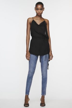 Zara sigue apostando por los pantalones pitillo que adelgazan una talla para esta temporada 20 Merca2.es Jeans Skinny Tiro Medio Contour