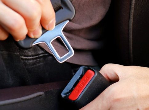 La-DGT-recomienda-abrochar-siempre-los-cinturones-de-atras-del-coche-por-este-importante-motivo-2