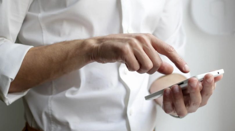 Si te llaman y escuchas esto, mucho cuidado. ¡Según la Policía es una estafa! 3 Merca2.es La policía avisa de una nueva estafa telefónica en la que se hacen pasar por personal del Ministerio de Sanidad