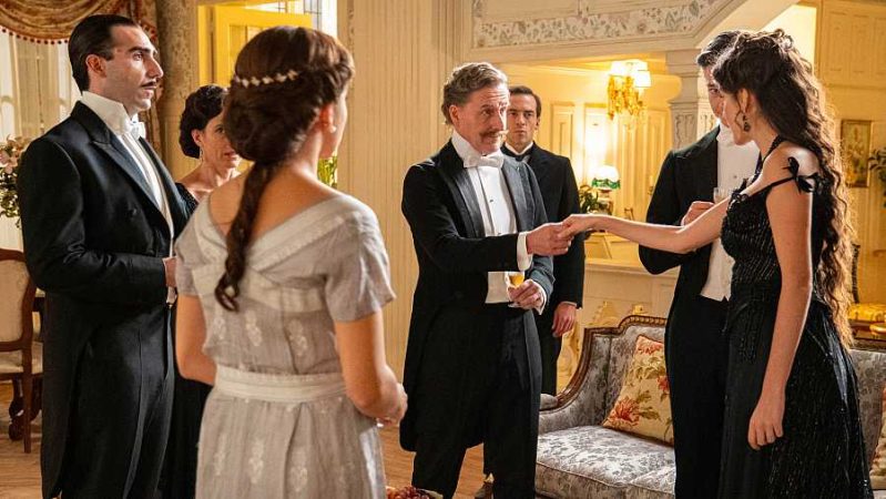 La Guardia Civil llega a 'La Promesa' y su presencia incomoda a todos sus protagonistas 41 Merca2.es La Promesa Mr. Cavendish Merca2.es