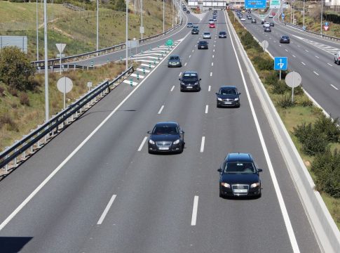 La-diferencia-entre-adelantar-y-rebasar-por-la-derecha-puede-costarte-una-buena-multa-6