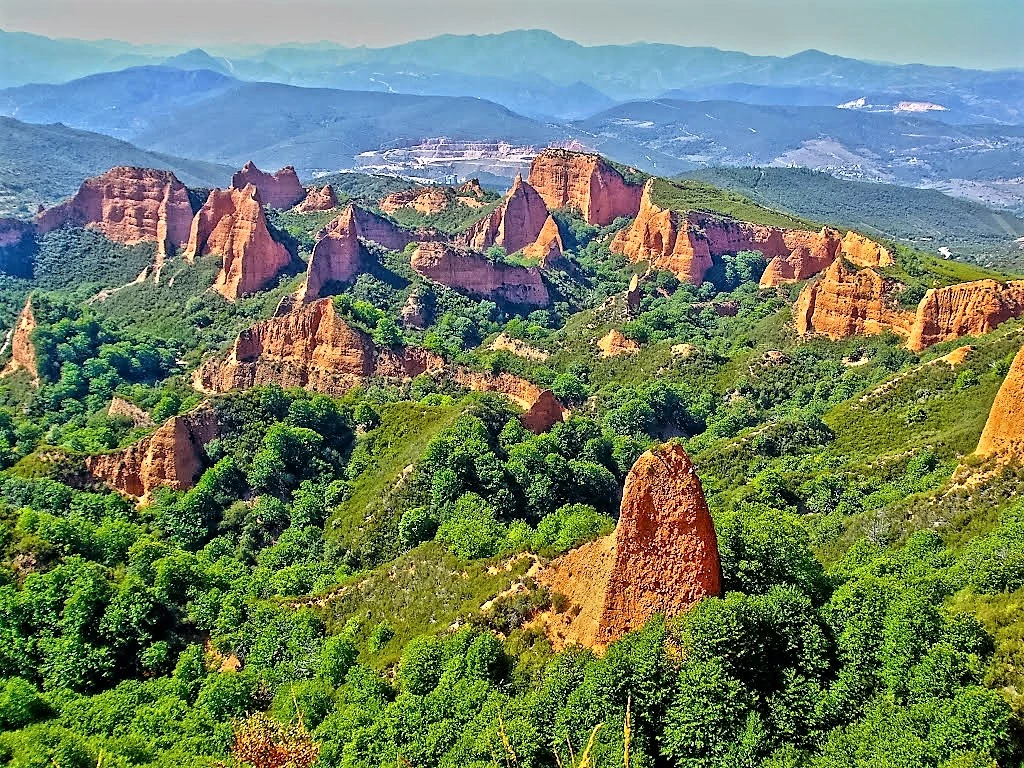 Paisajes asombrosos: Cómo las antiguas Minas Romanas transformaron Las Médulas en León