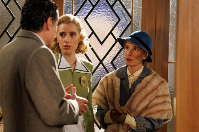 Laura y su madre reciben a Inés