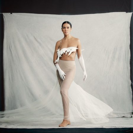 Mientras esperamos al vestuario de este 'Fin de Año' de Cristina Pedroche, repasamos sus anteriores looks 62 Merca2.es Inspirado en la paloma de la paz 2022