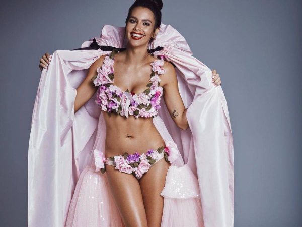 Mientras esperamos al vestuario de este Fin de Ano de Cristina Pedroche repasamos sus anteriores looks 8 Merca2.es